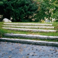 Rasen Treppe Blockstufe Naturstein Granit